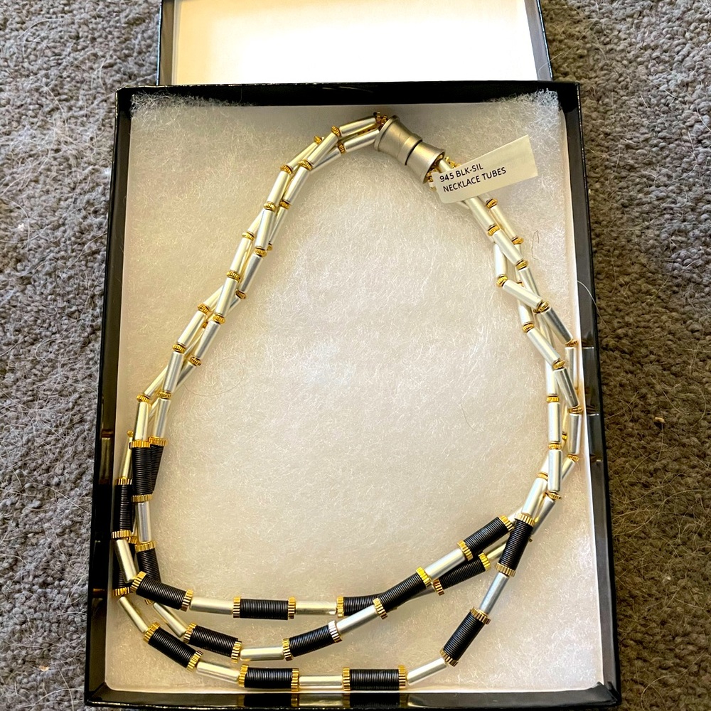 NWT Magnetic Necklace